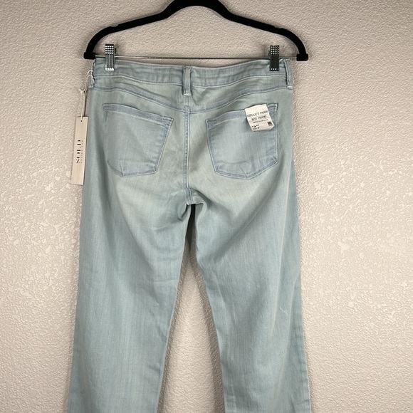 SOLD Design Lab Light Wash Denim Cropped Bryant Park Best Friend Jeans Size 27 - Picture 4 of 8